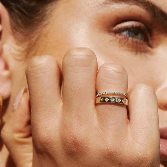 Shashi Twinkle Ring - Picture 1 of 4